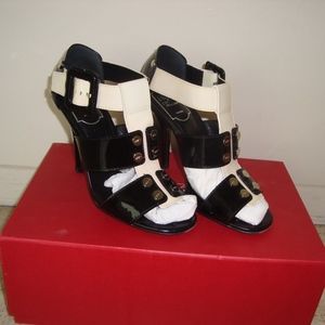 Roger Vivier Women's Patent Sandal Shoe Size 37 Black & White